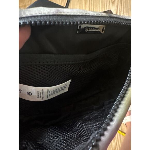 Lululemon Everywhere Belt Bag, camo - Picture 4 of 4